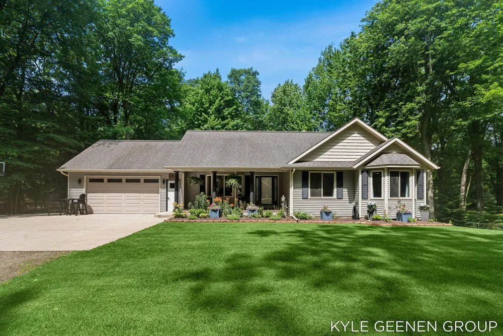 208 Chicago Ave, Holland, MI 49424-2600