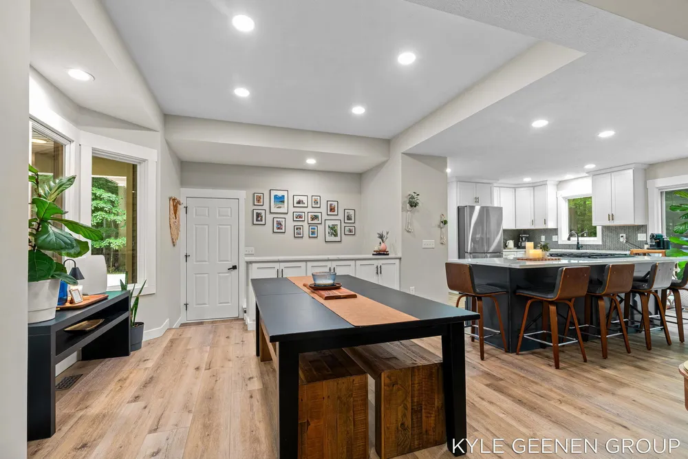 208 Chicago Ave, Holland, MI 49424-2600