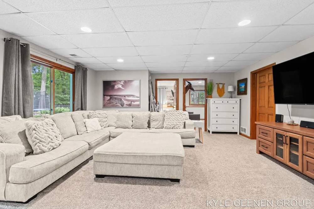 208 Chicago Ave, Holland, MI 49424-2600