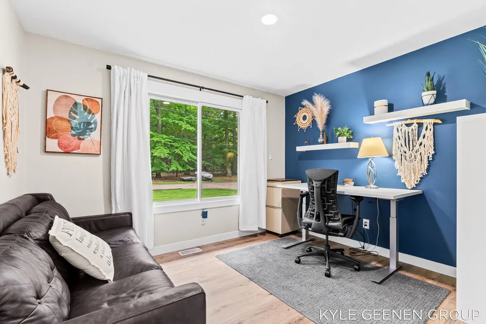 208 Chicago Ave, Holland, MI 49424-2600