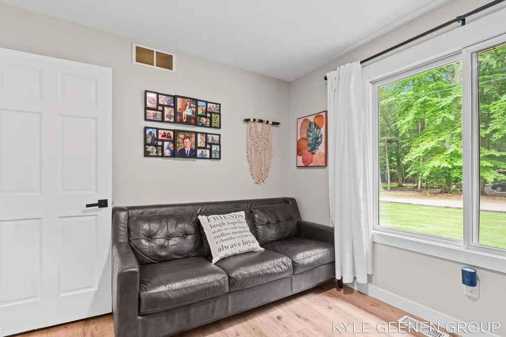 208 Chicago Ave, Holland, MI 49424-2600