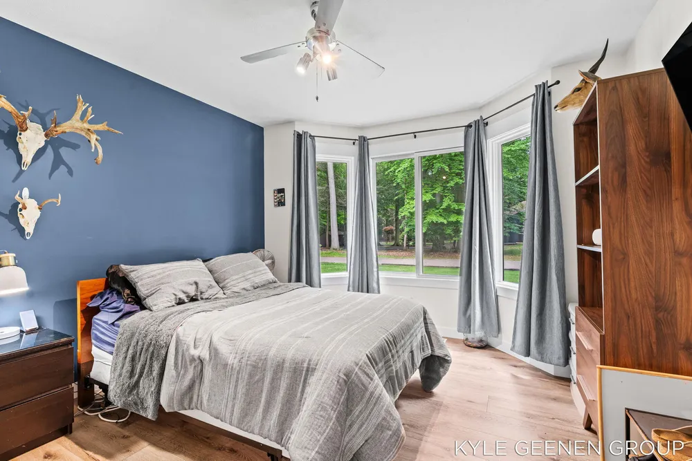 208 Chicago Ave, Holland, MI 49424-2600