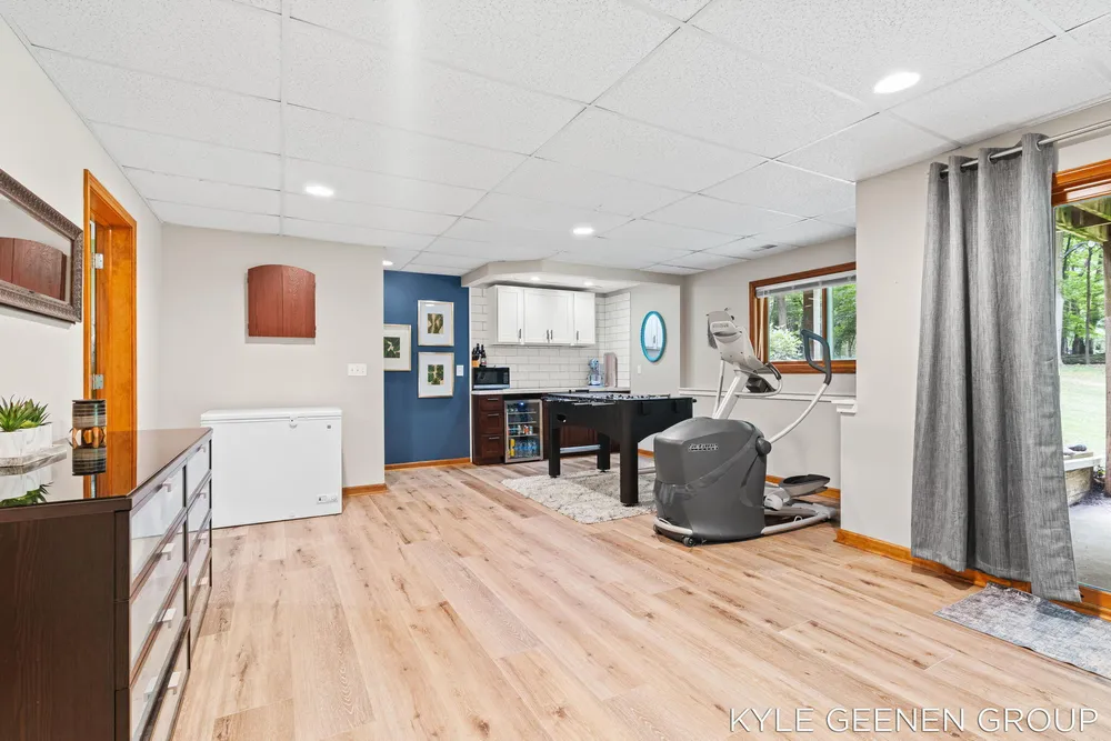 208 Chicago Ave, Holland, MI 49424-2600