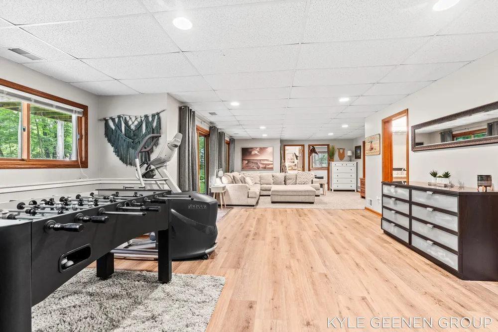 208 Chicago Ave, Holland, MI 49424-2600