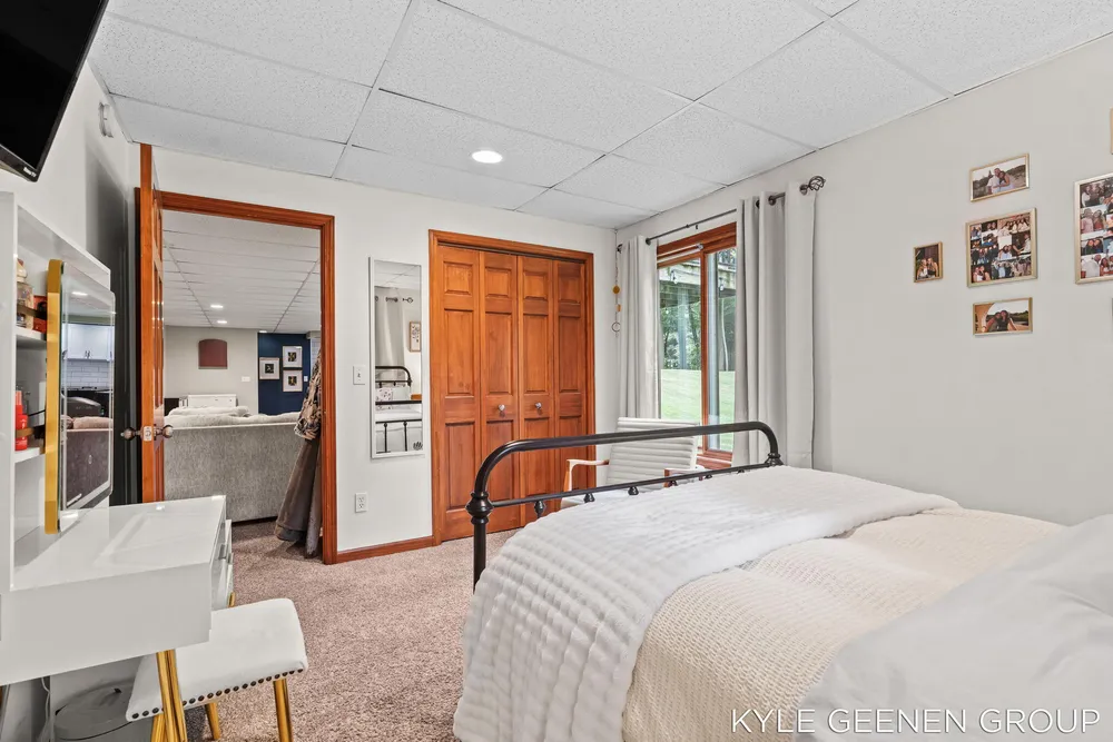 208 Chicago Ave, Holland, MI 49424-2600