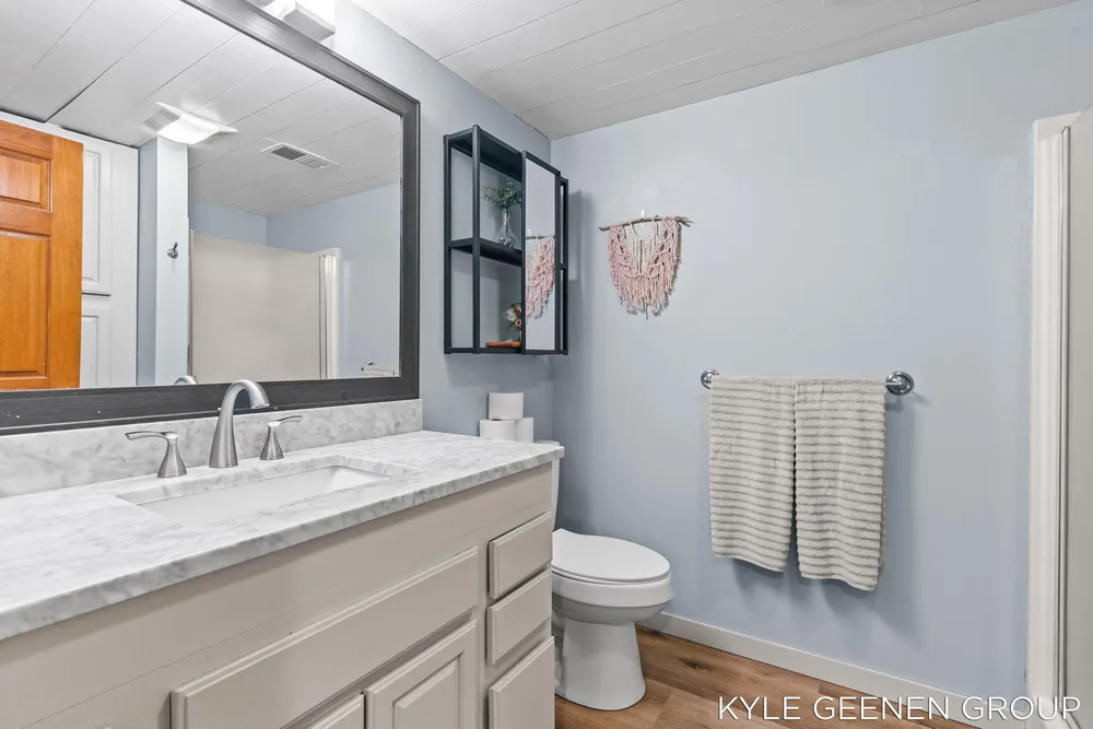 208 Chicago Ave, Holland, MI 49424-2600