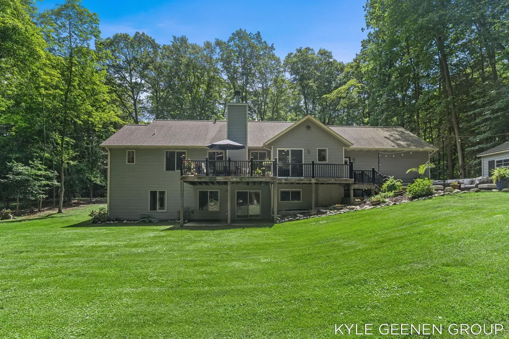208 Chicago Ave, Holland, MI 49424-2600