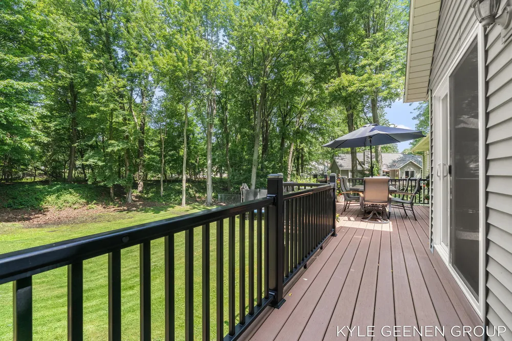208 Chicago Ave, Holland, MI 49424-2600