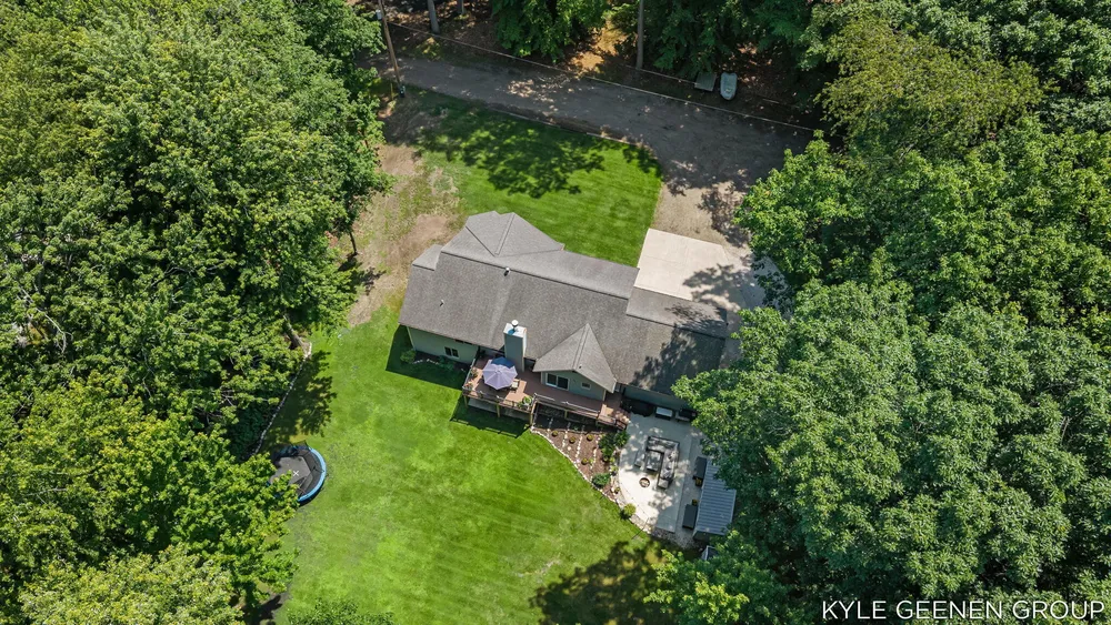 208 Chicago Ave, Holland, MI 49424-2600
