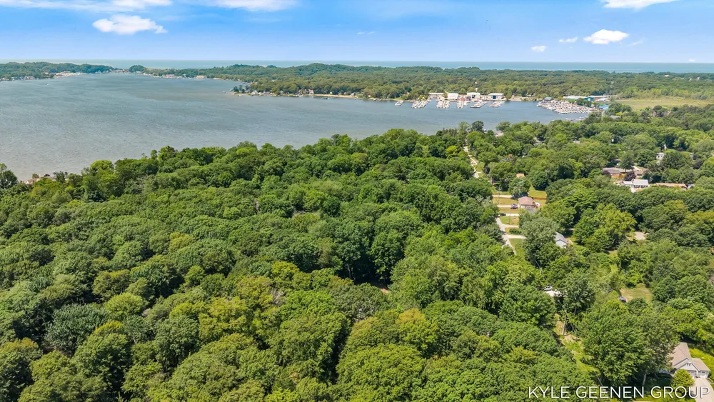 208 Chicago Ave, Holland, MI 49424-2600