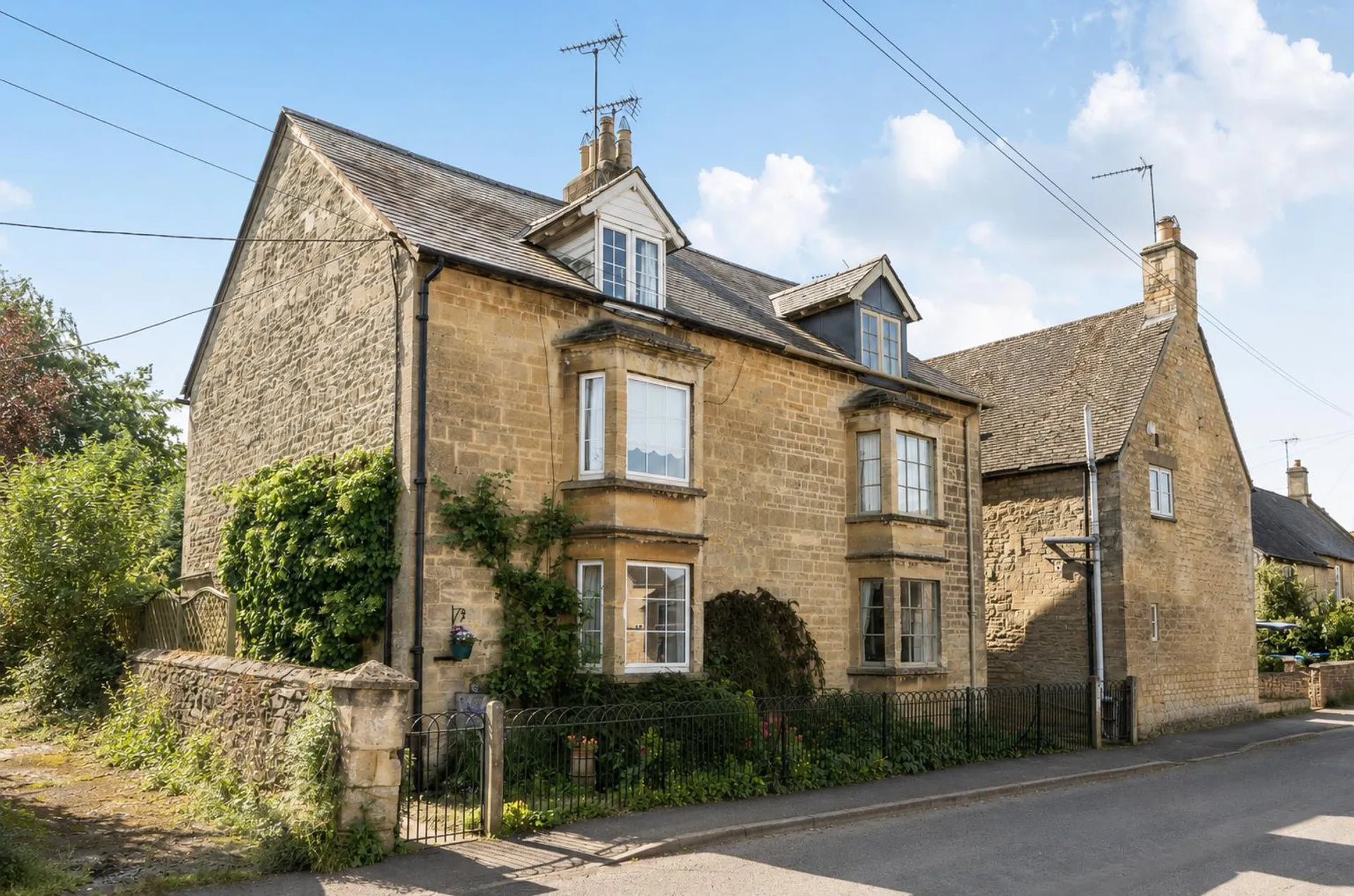 Property photo top 0