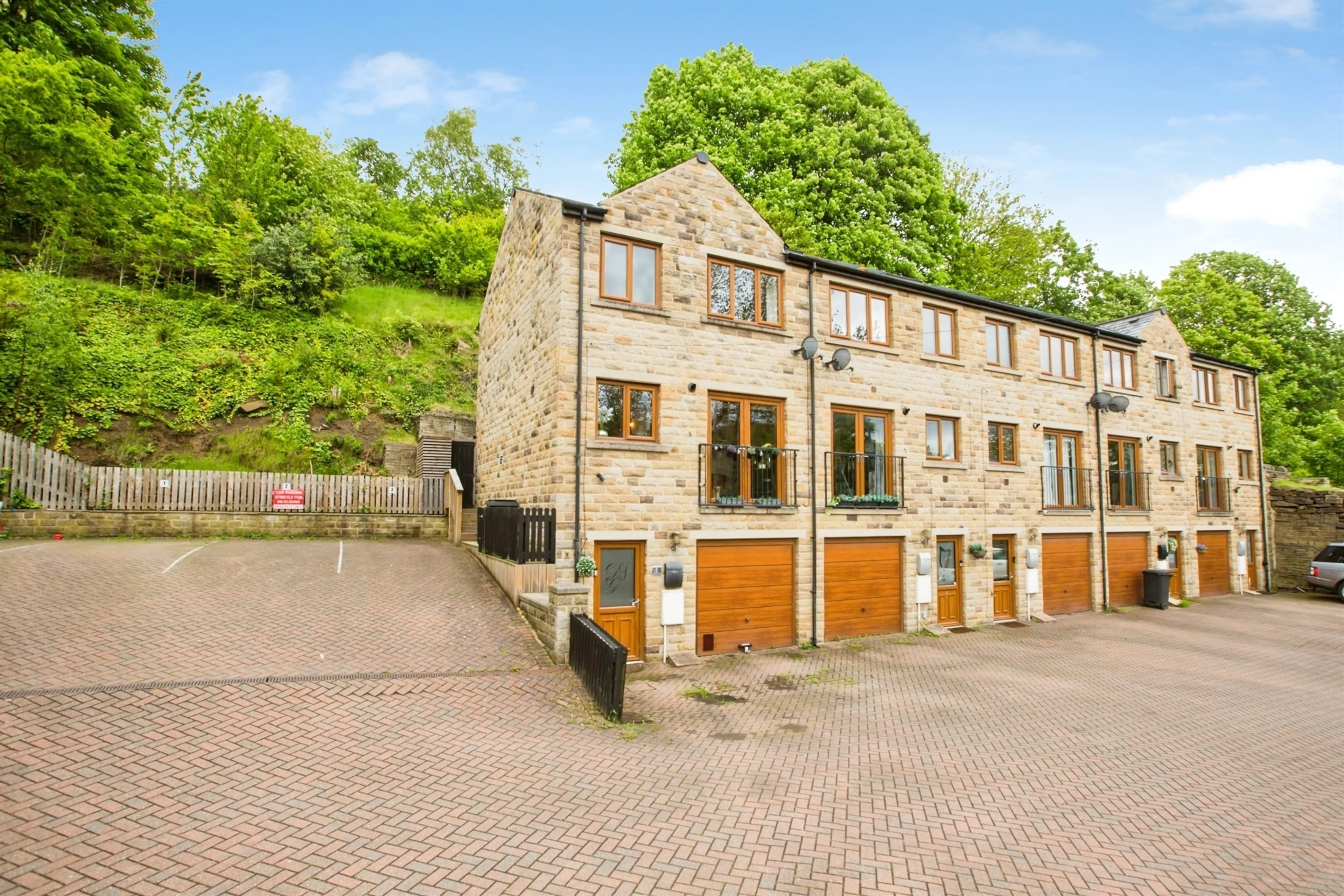 Property at Middlefoot Terrace, Luddendenfoot, Halifax