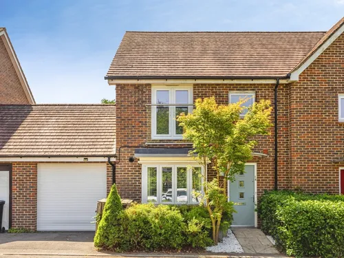 Goldfinch Road, Burgess Hillphoto