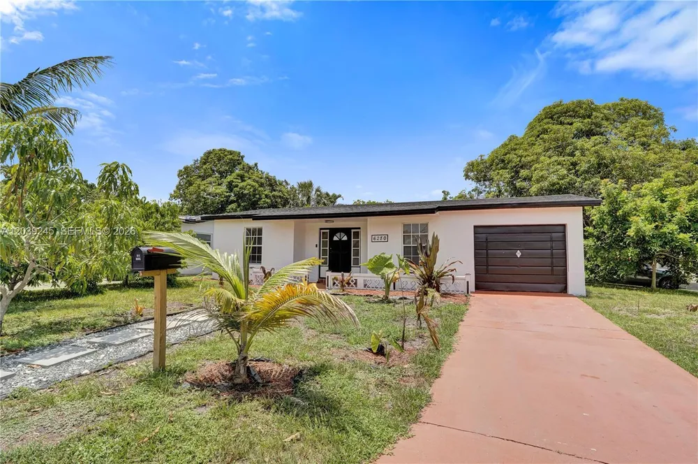 6280 SW 8th Pl, North Lauderdale, FL 33068