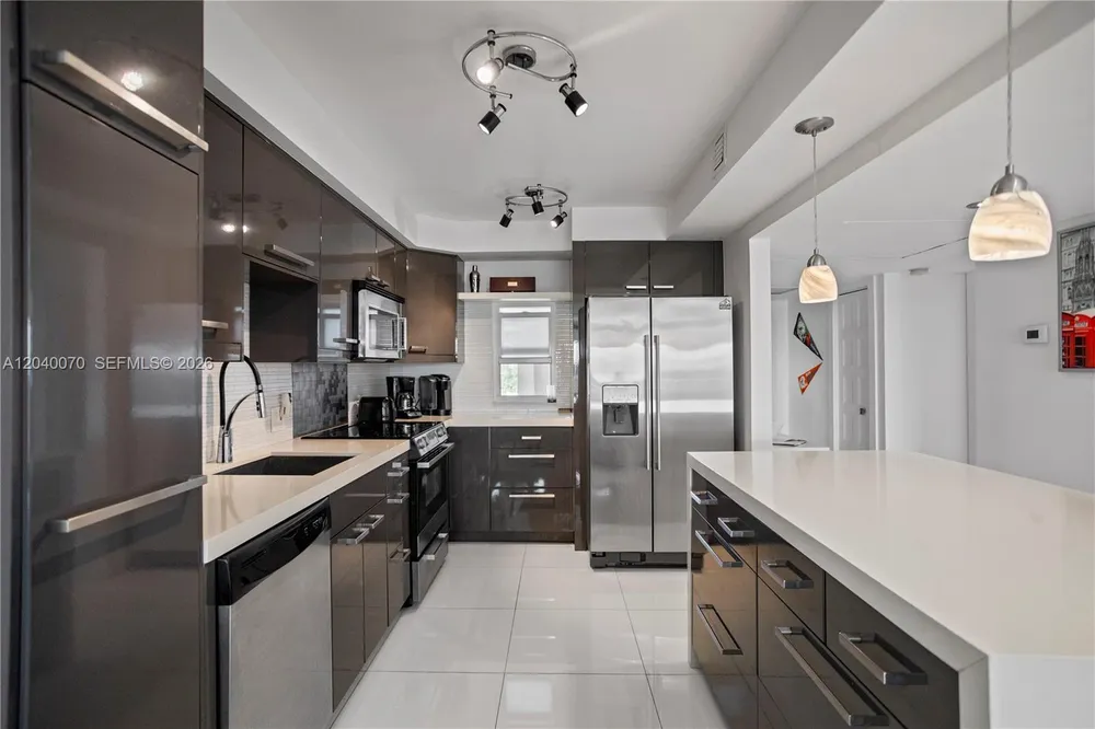 3050 N Palm Aire Dr, Pompano Beach, FL 33069