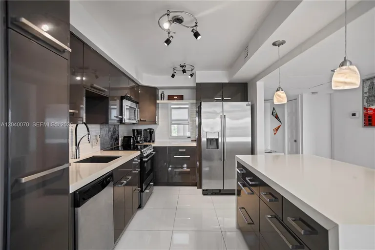 3050 N Palm Aire Dr, Pompano Beach, FL 33069