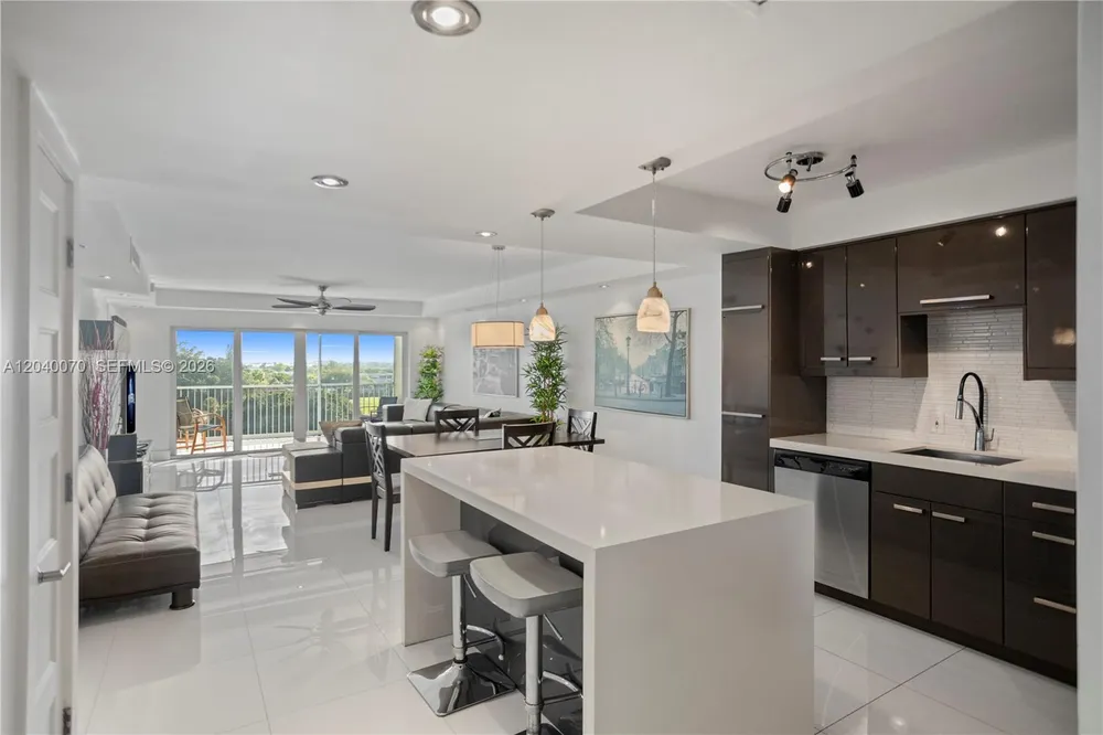 3050 N Palm Aire Dr, Pompano Beach, FL 33069