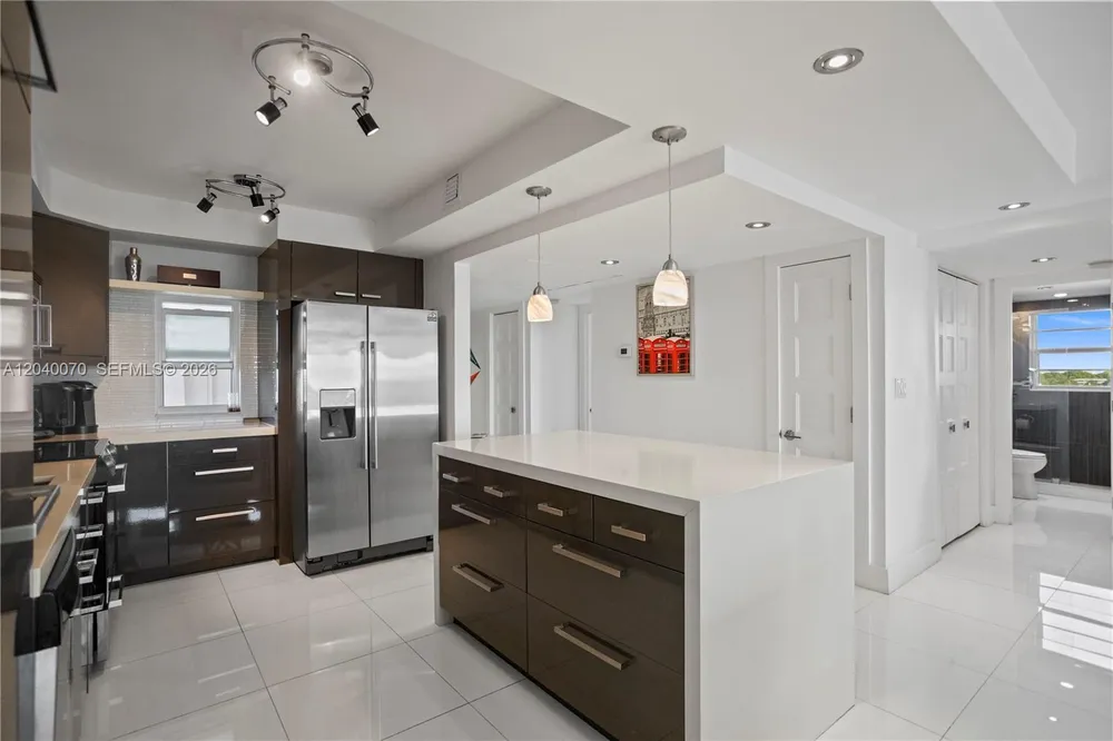 3050 N Palm Aire Dr, Pompano Beach, FL 33069