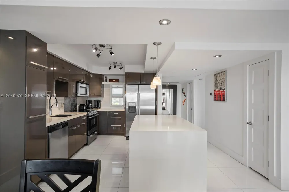 3050 N Palm Aire Dr, Pompano Beach, FL 33069