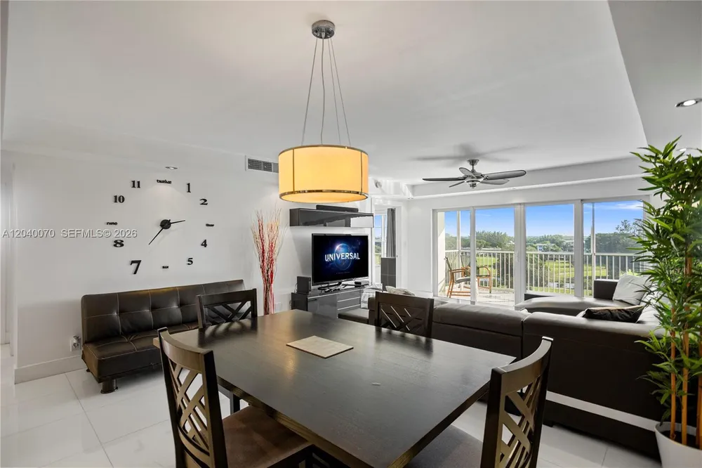 3050 N Palm Aire Dr, Pompano Beach, FL 33069