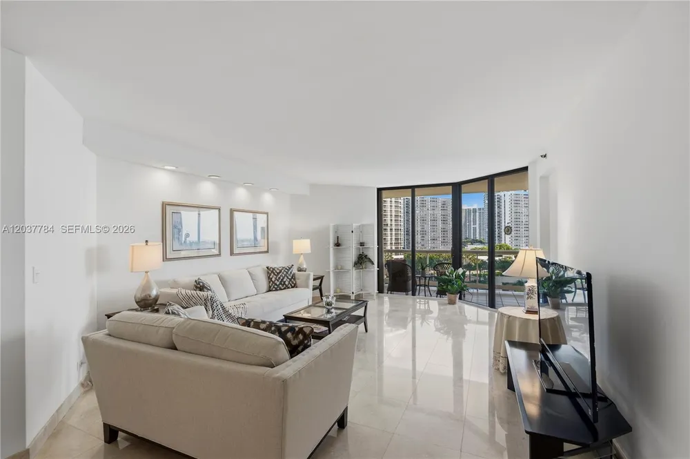 20191 E Country Club Dr, Aventura, FL 33180