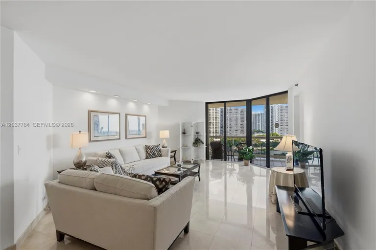 20191 E Country Club Dr, Aventura, FL 33180