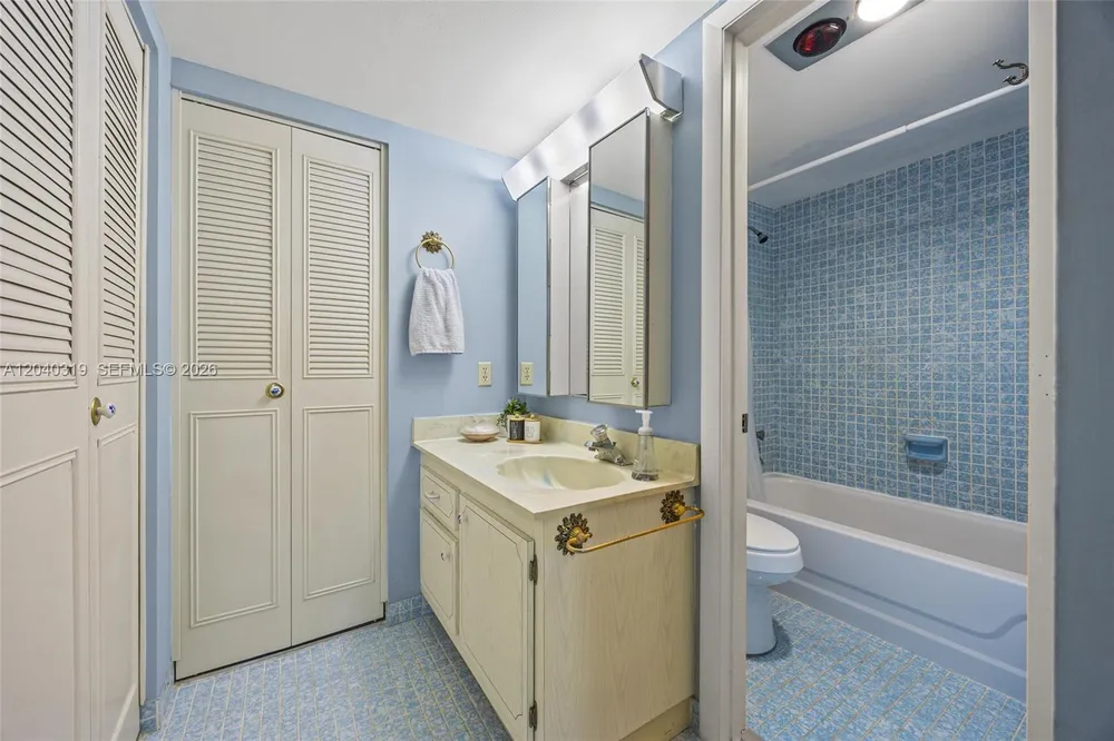 860 SE 6th Ave, Deerfield Beach, FL 33441