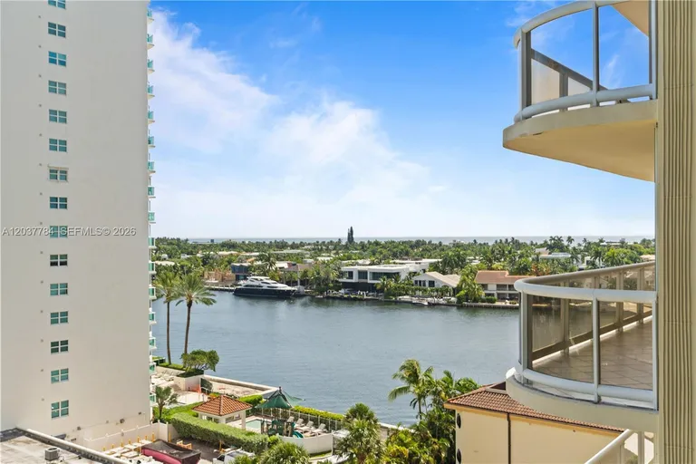 20191 E Country Club Dr, Aventura, FL 33180