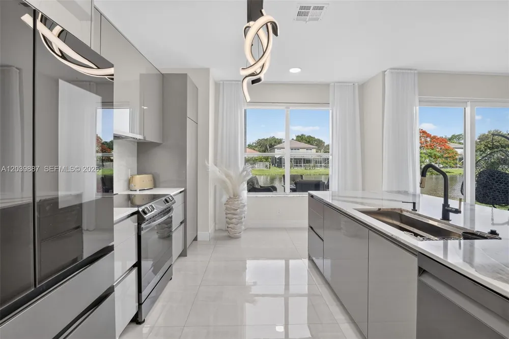 16233 Opal Creek Dr, Weston, FL 33331
