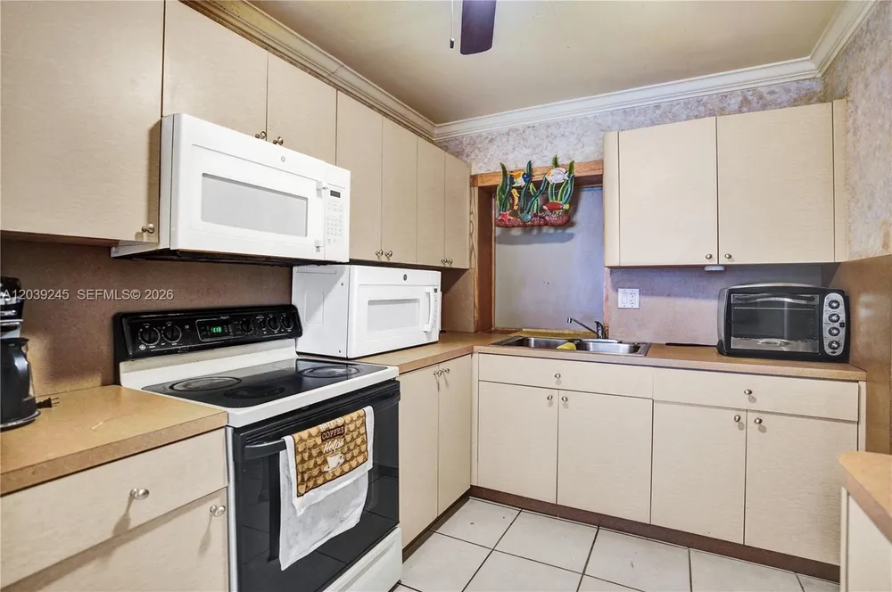 6280 SW 8th Pl, North Lauderdale, FL 33068