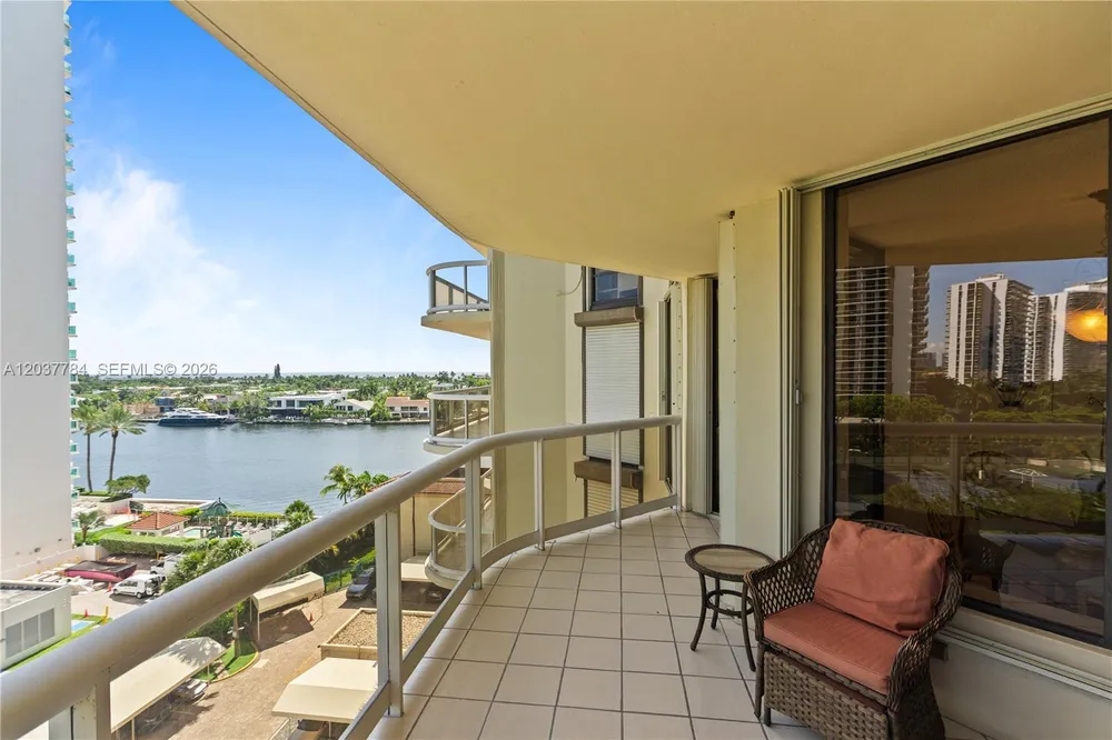 20191 E Country Club Dr, Aventura, FL 33180