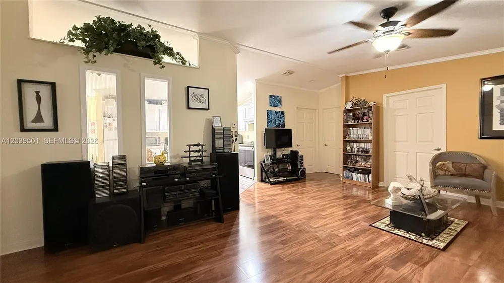 8631 SW 18th Pl, Davie, FL 33324