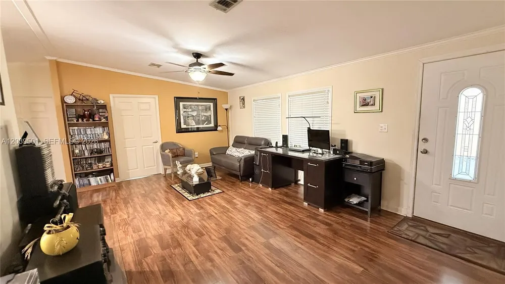 8631 SW 18th Pl, Davie, FL 33324
