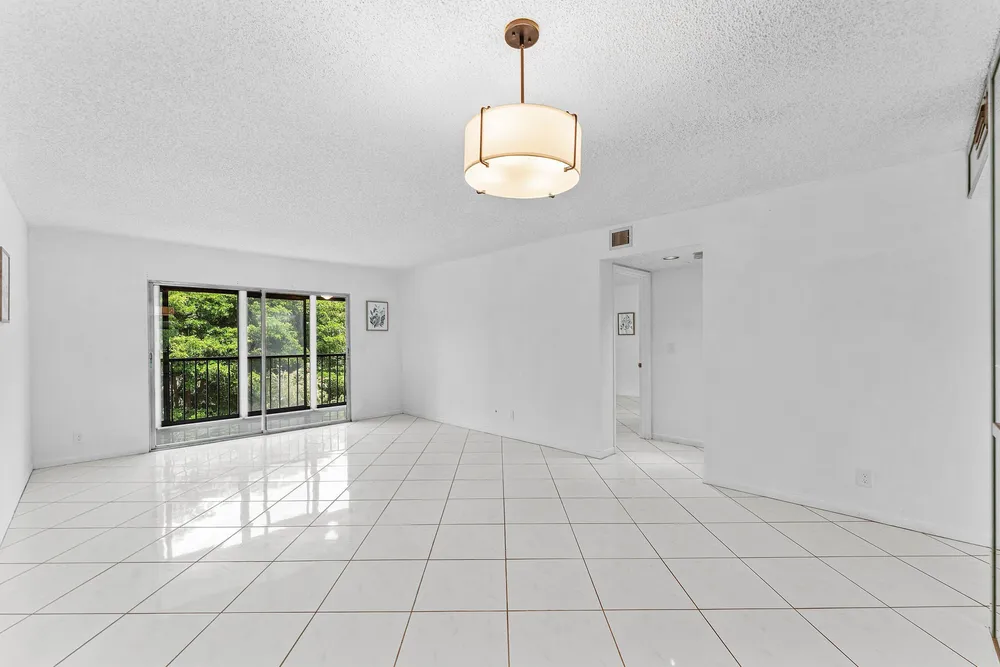 7301 Amberly Ln, Delray Beach, FL 33446