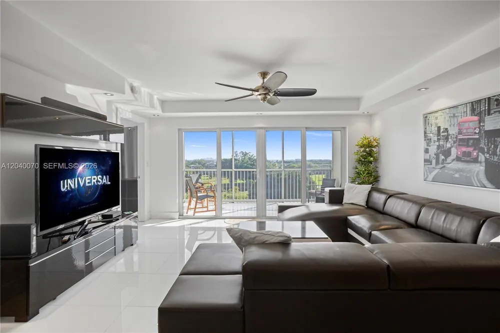 3050 N Palm Aire Dr, Pompano Beach, FL 33069