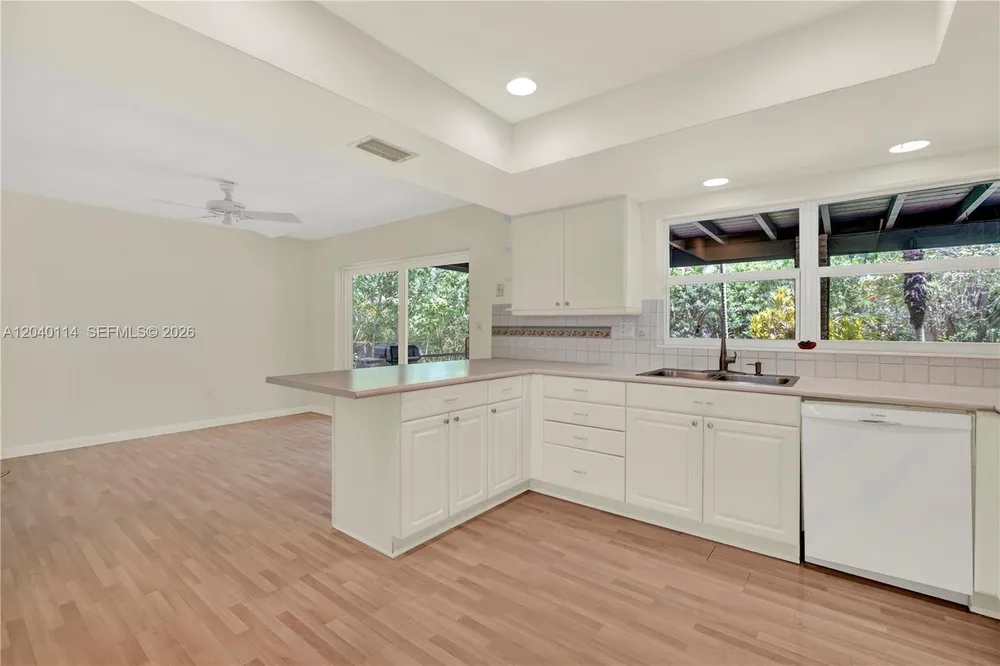10435 SW 96th St, Miami, FL 33176
