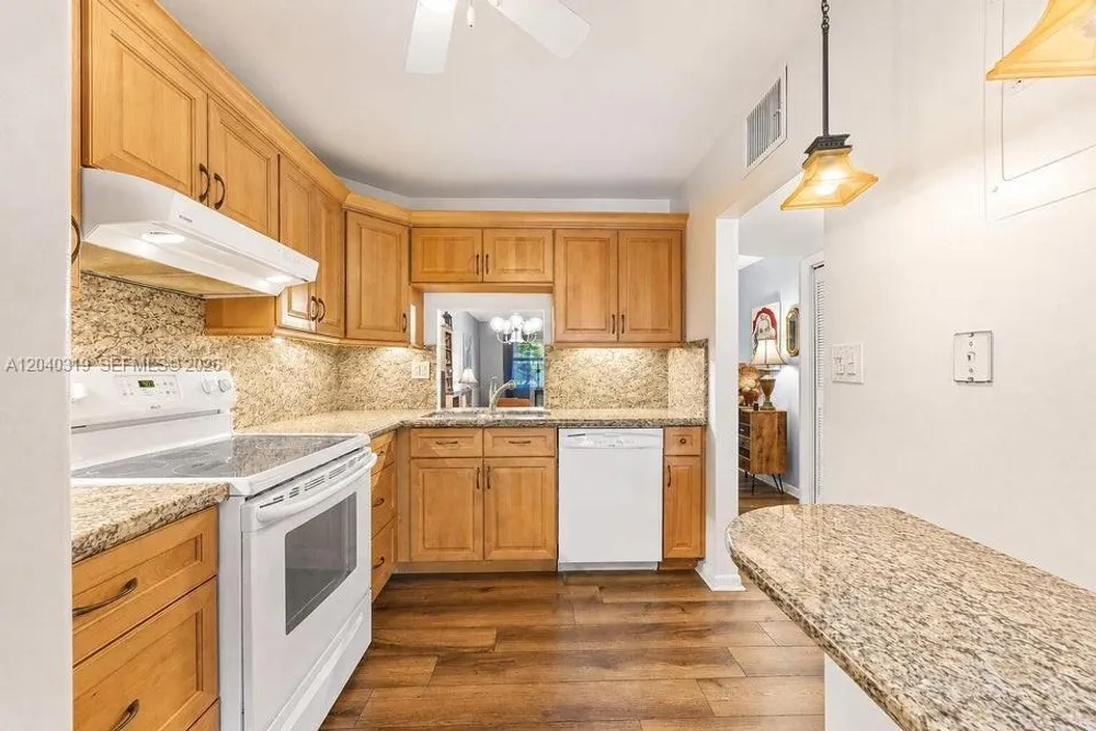 860 SE 6th Ave, Deerfield Beach, FL 33441