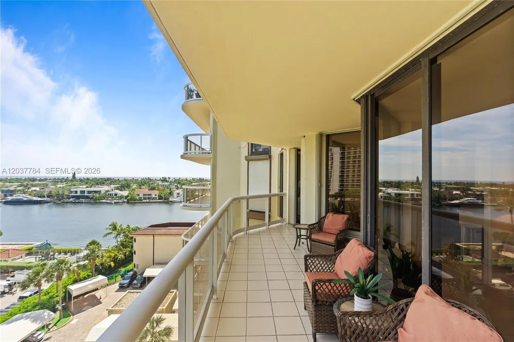 20191 E Country Club Dr, Aventura, FL 33180