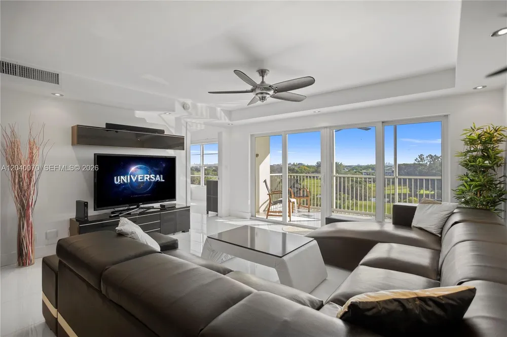 3050 N Palm Aire Dr, Pompano Beach, FL 33069