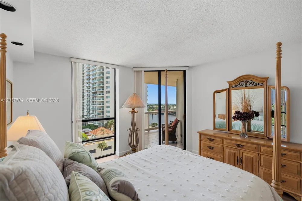20191 E Country Club Dr, Aventura, FL 33180