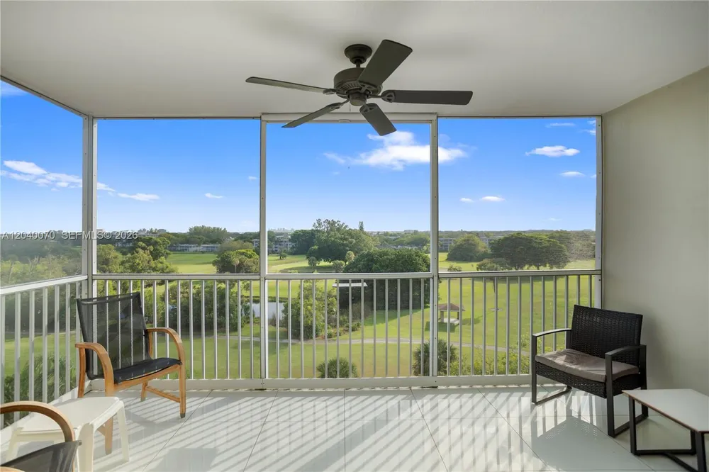 3050 N Palm Aire Dr, Pompano Beach, FL 33069