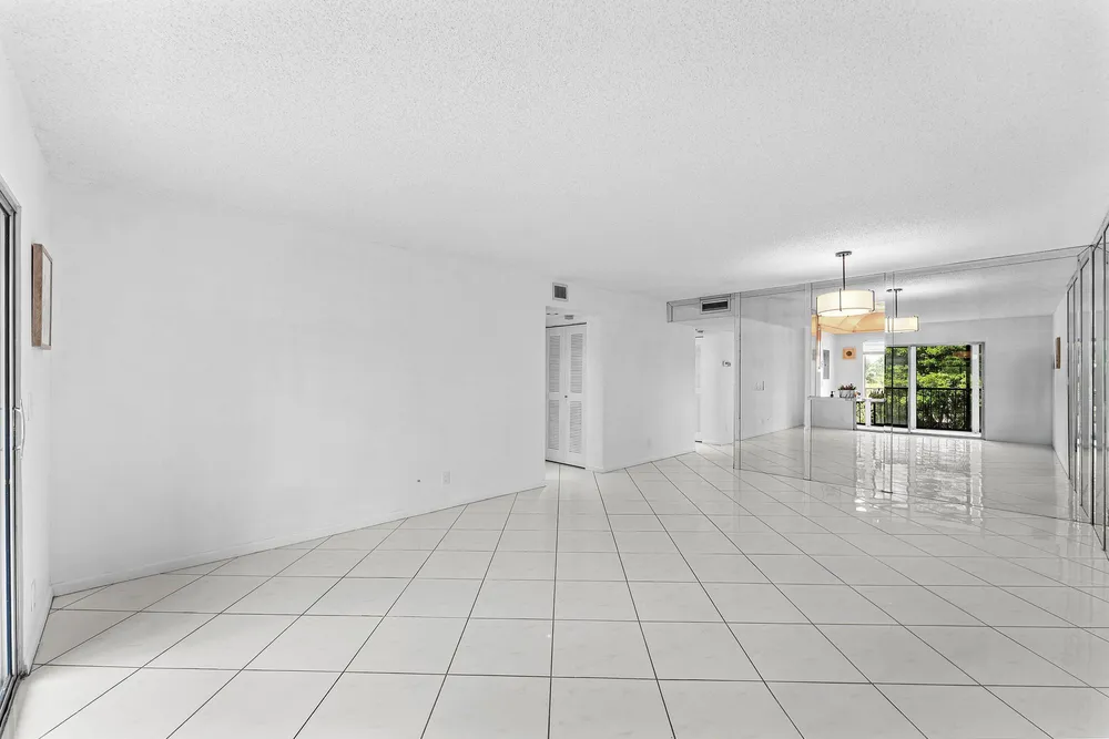 7301 Amberly Ln, Delray Beach, FL 33446