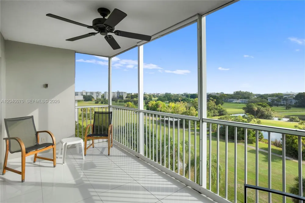 3050 N Palm Aire Dr, Pompano Beach, FL 33069
