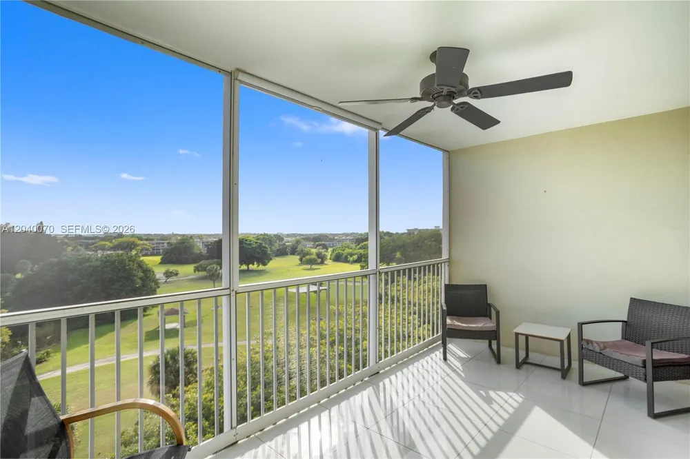 3050 N Palm Aire Dr, Pompano Beach, FL 33069