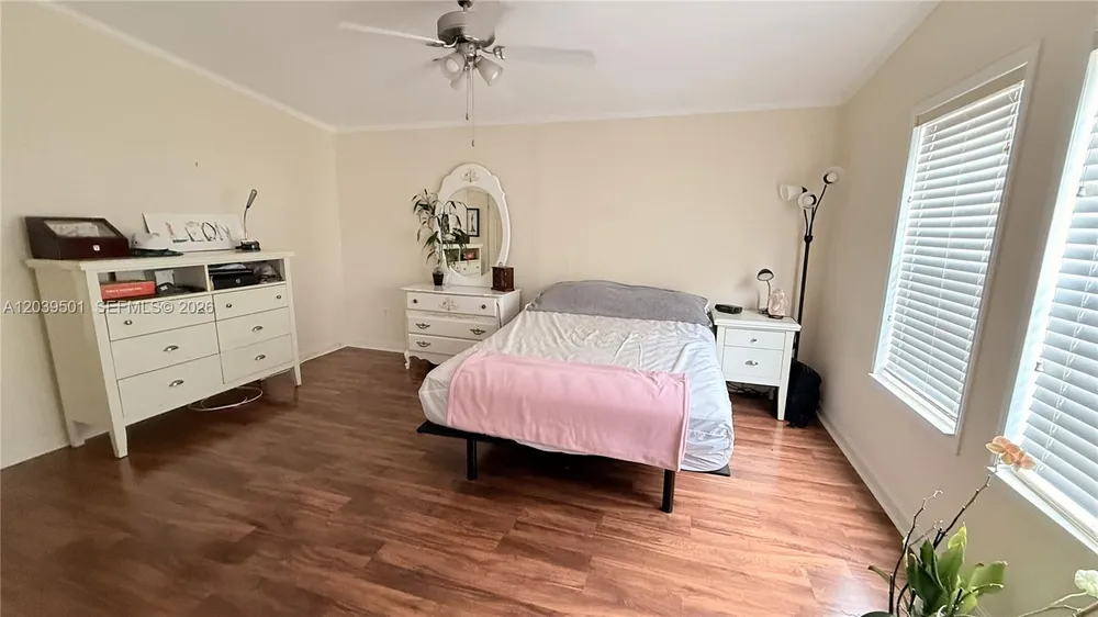8631 SW 18th Pl, Davie, FL 33324
