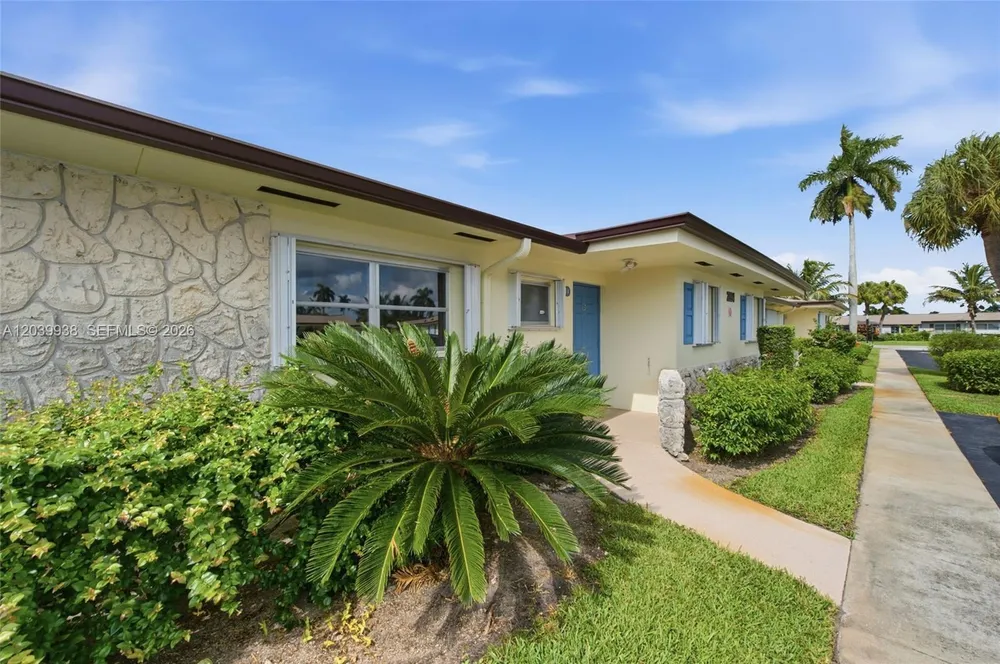 2894 Crosley Dr E, West Palm Beach, FL 33415