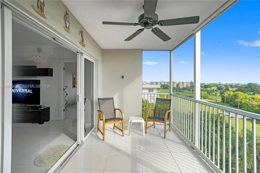 3050 N Palm Aire Dr, Pompano Beach, FL 33069