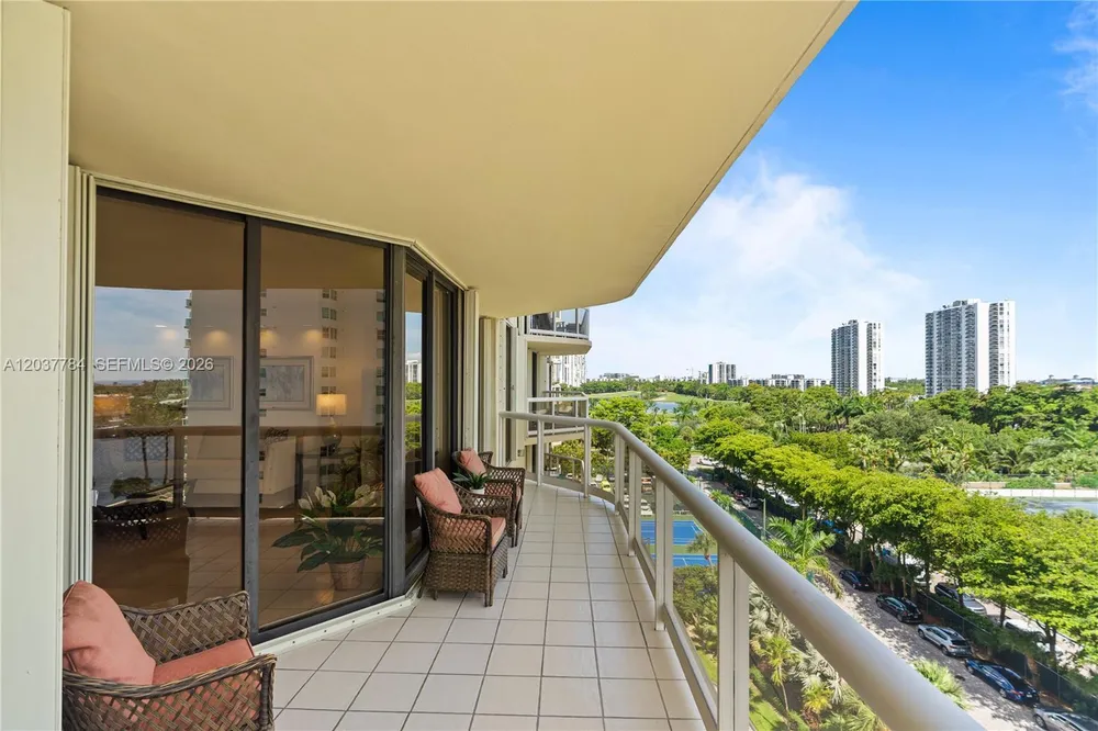 20191 E Country Club Dr, Aventura, FL 33180