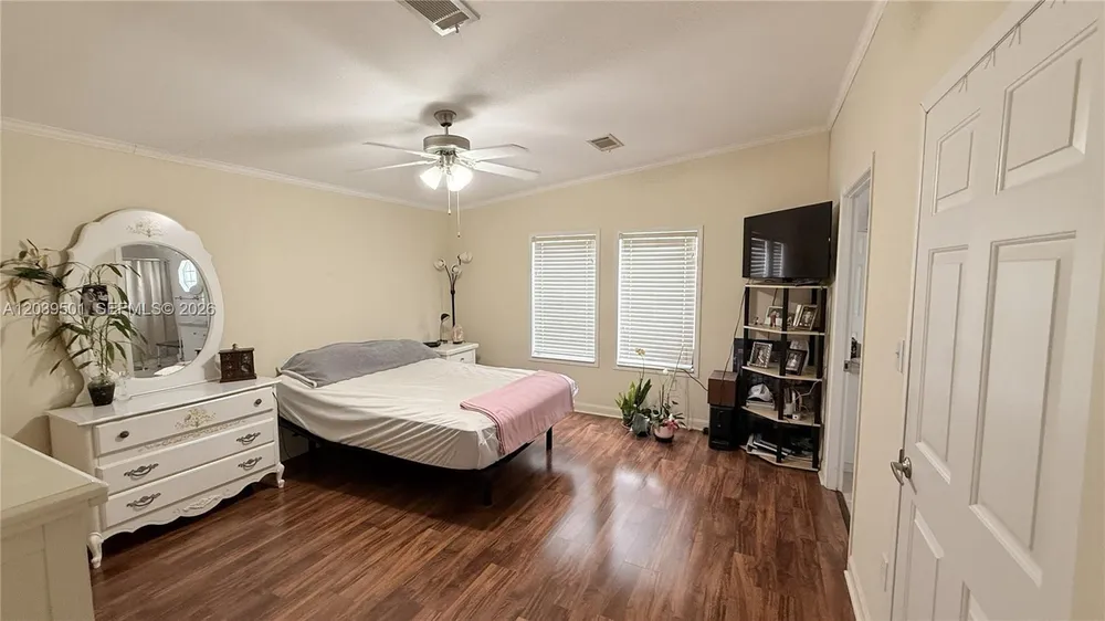 8631 SW 18th Pl, Davie, FL 33324