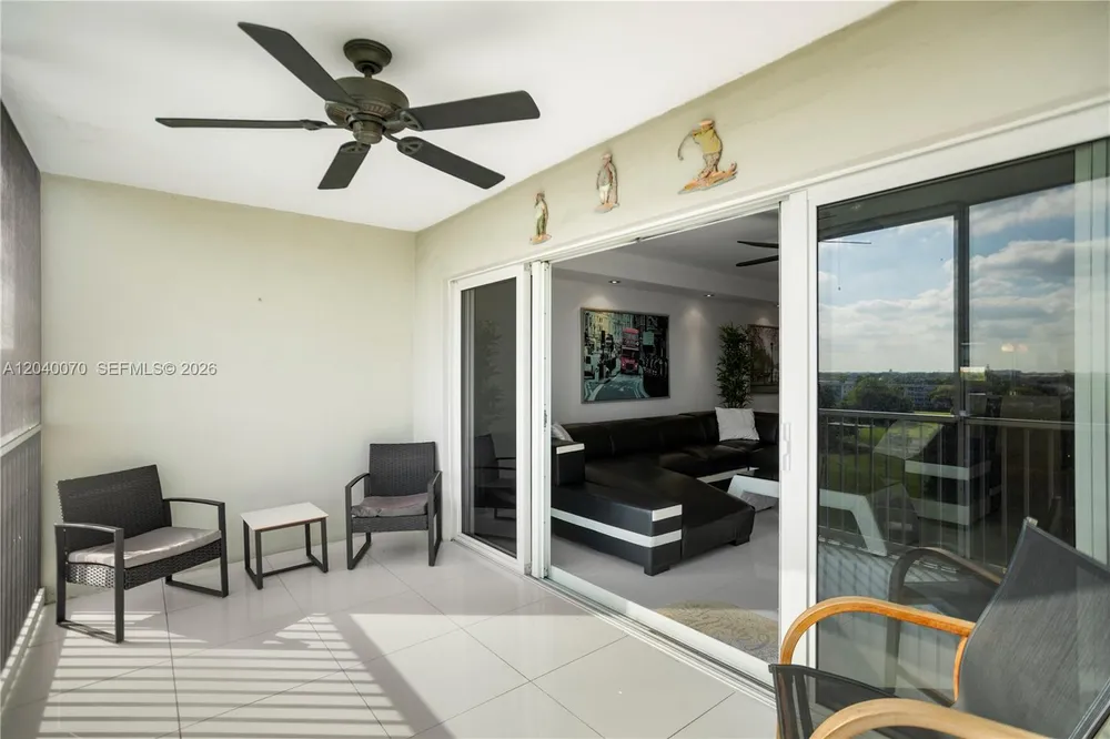 3050 N Palm Aire Dr, Pompano Beach, FL 33069